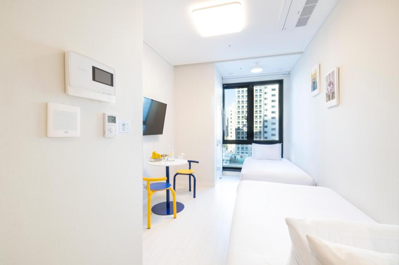 From H Reposant Hotel Busnan Seomyeon Busan Extérieur photo